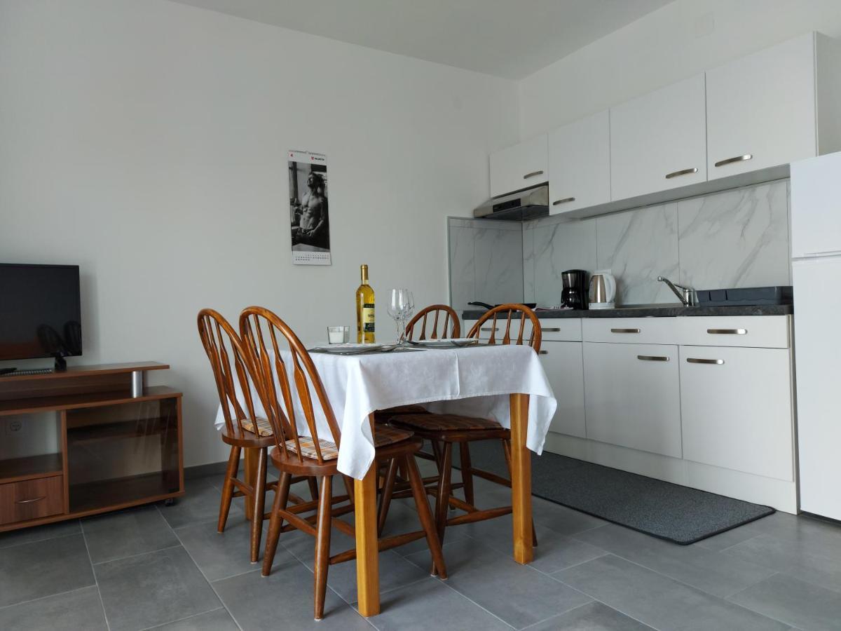 Apartmani Mare Novi Vinodolski Eksteriør bilde