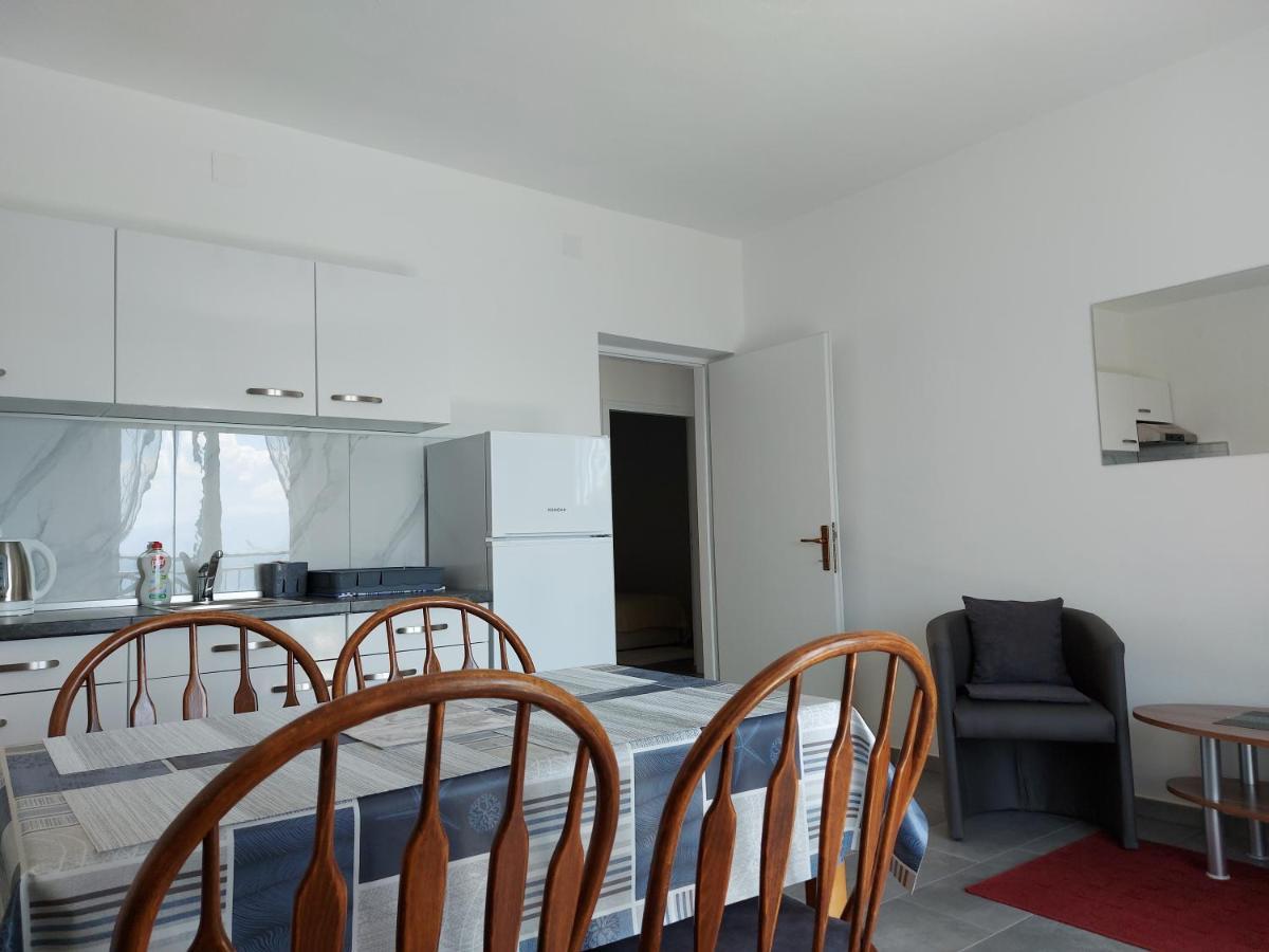 Apartmani Mare Novi Vinodolski Eksteriør bilde